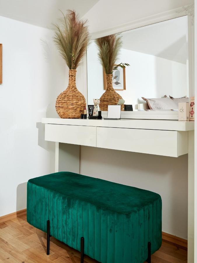 Modern & Spacious Rooftop Apartment With Natual Sunlight Split Eksteriør bilde