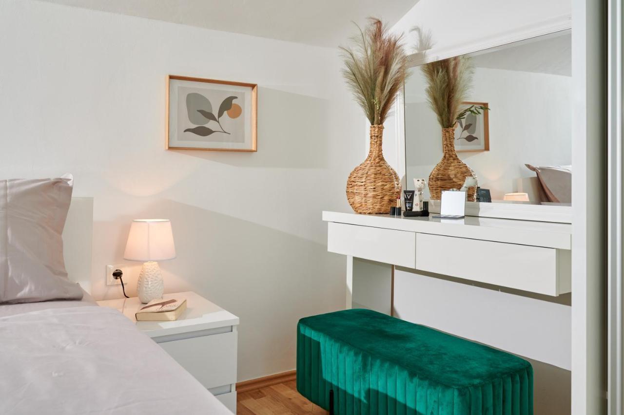 Modern & Spacious Rooftop Apartment With Natual Sunlight Split Eksteriør bilde